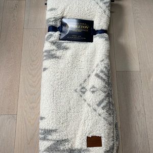 🆕Pendleton Sherpa Plush Throw Blanket 50”x70”